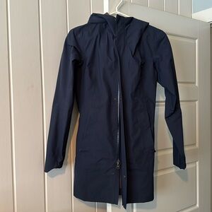 Arc’teryx Women’s Codetta rain coat NWOT size small